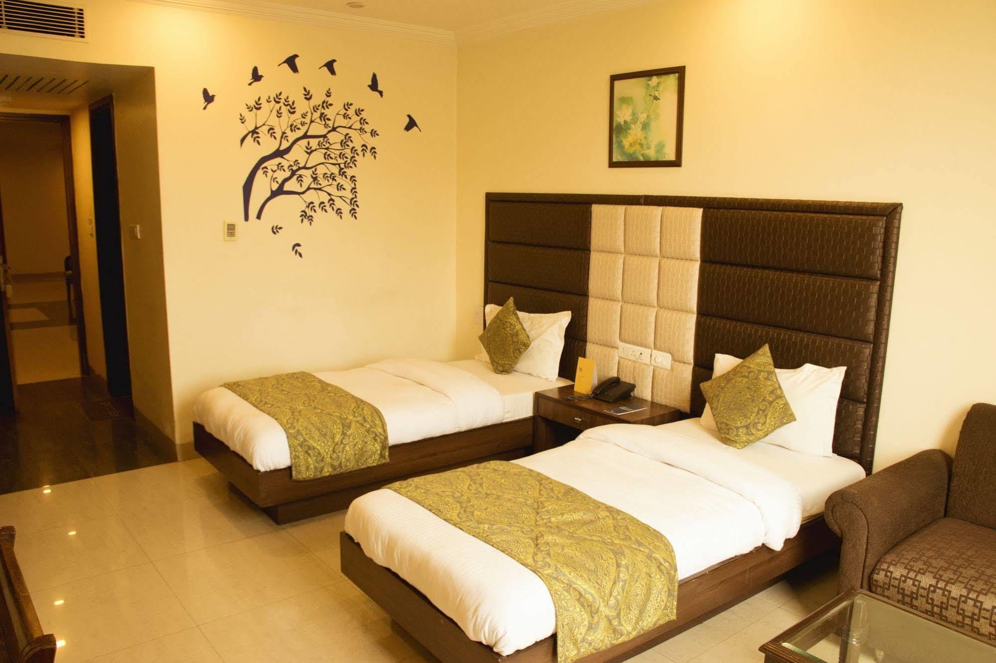 Fabhotel Aaykay Model Town Amritsar Exterior foto