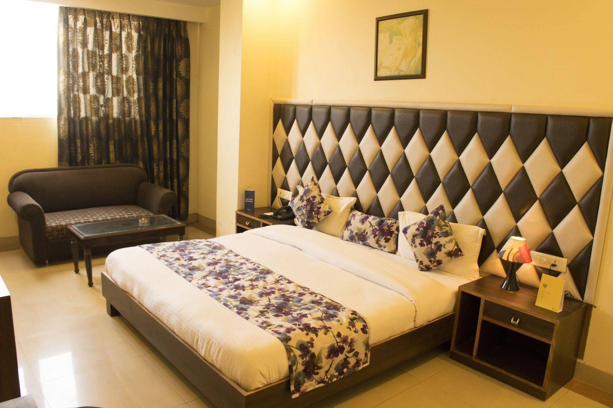 Fabhotel Aaykay Model Town Amritsar Exterior foto